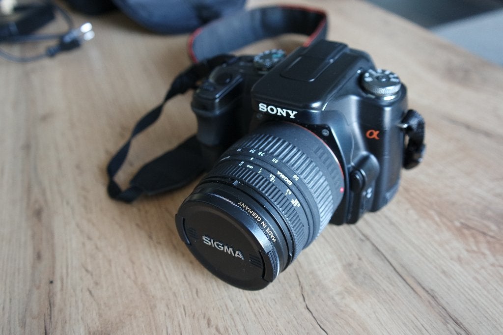Sony A100 camera + Sigma 18-50 mm lens, Gebruikt, Verzenden, 10 megapixels, Geheugenkaart