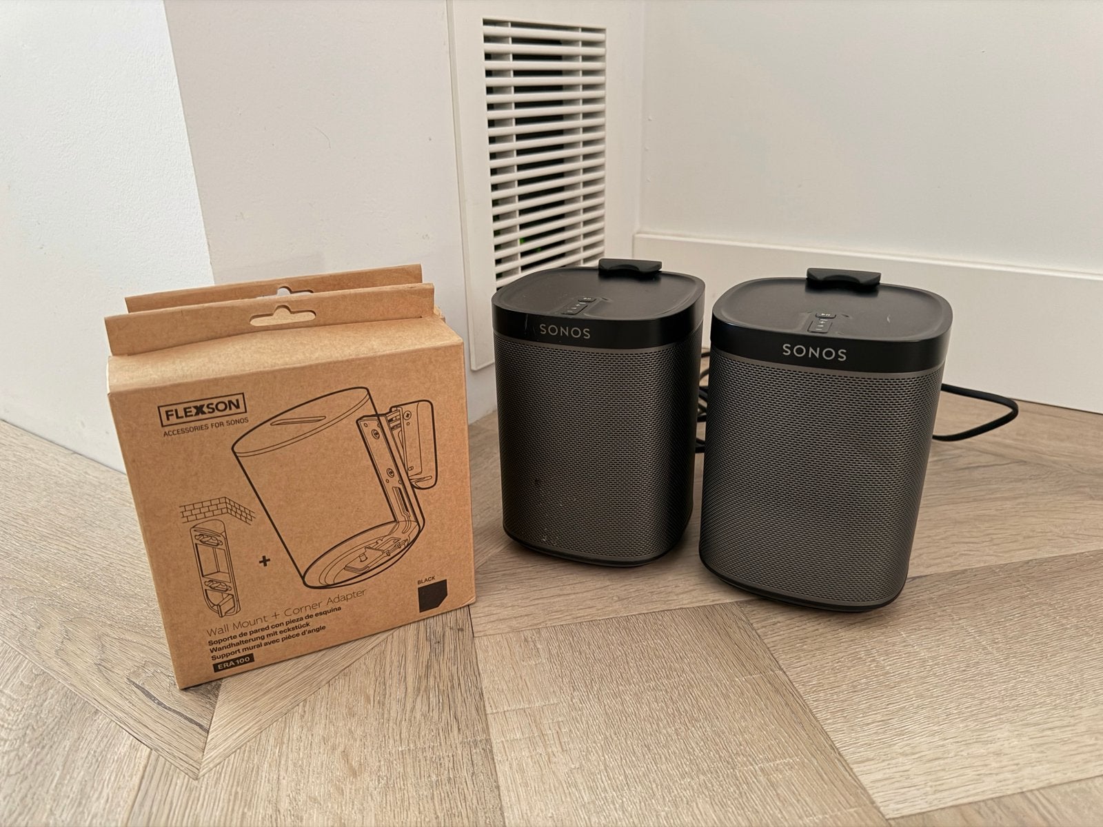 2x Sonos Play 1 Zwart + Flexon muurbeugels