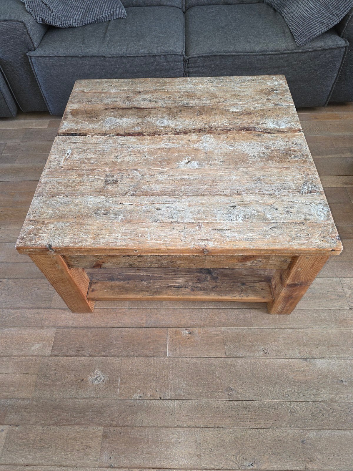 Robuuste houten salontafel met opbergplank, Ophalen, Gebruikt, 50 tot 100 cm, Vierkant
