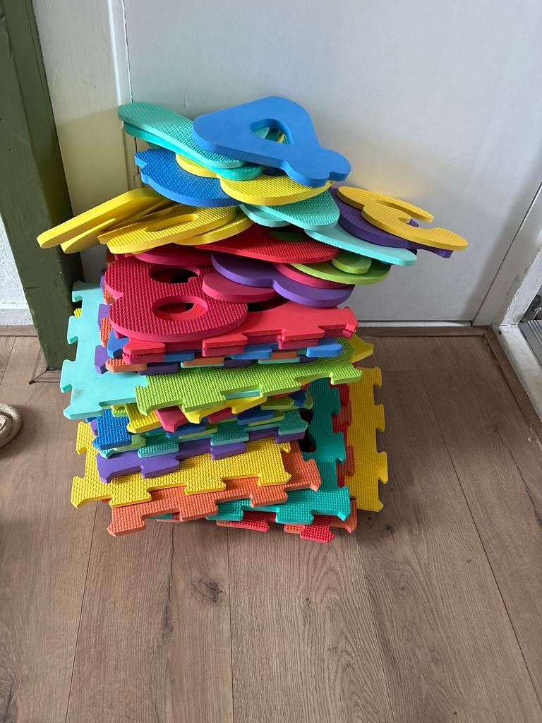 Kleurrijke foam puzzelmat met cijfers en letters, Ophalen, Zo goed als nieuw