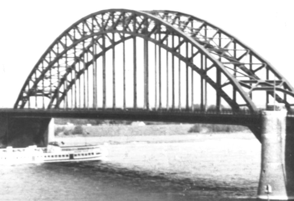 984369	Nijmegen	Waalbrug	1957 Gld	Gelopen met Postzegel, Verzamelen, Ophalen of Verzenden, 1940 tot 1960, Gelopen, Gelderland