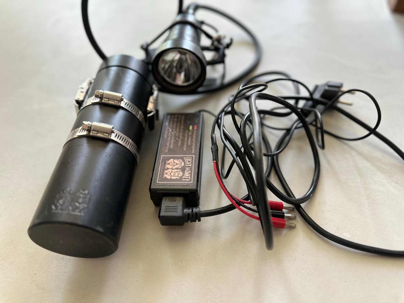 Light Monkey Duiklamp met Accupack en Oplader, Watersport en Boten, Ophalen of Verzenden, Gebruikt, Duiklamp