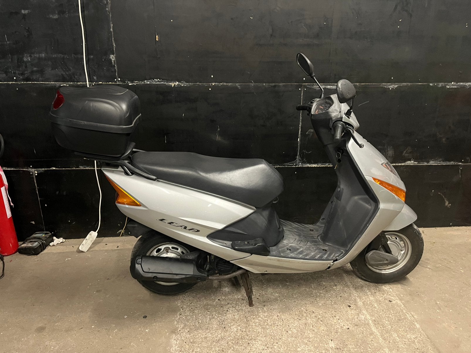 Honda scv 100 lead motorscooter, Fietsen en Brommers, Scooters | Overige merken, Honda, ., Ophalen of Verzenden, Zo goed als nieuw