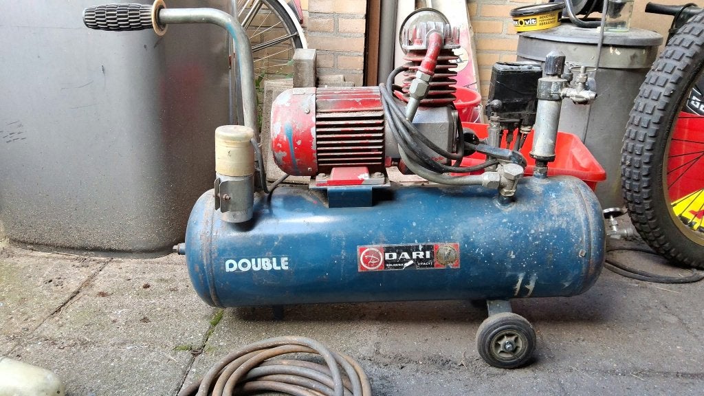 Dari compressor "double", Doe-het-zelf en Verbouw, Ophalen, Gebruikt, 6 tot 10 bar, Minder dan 200 liter/min