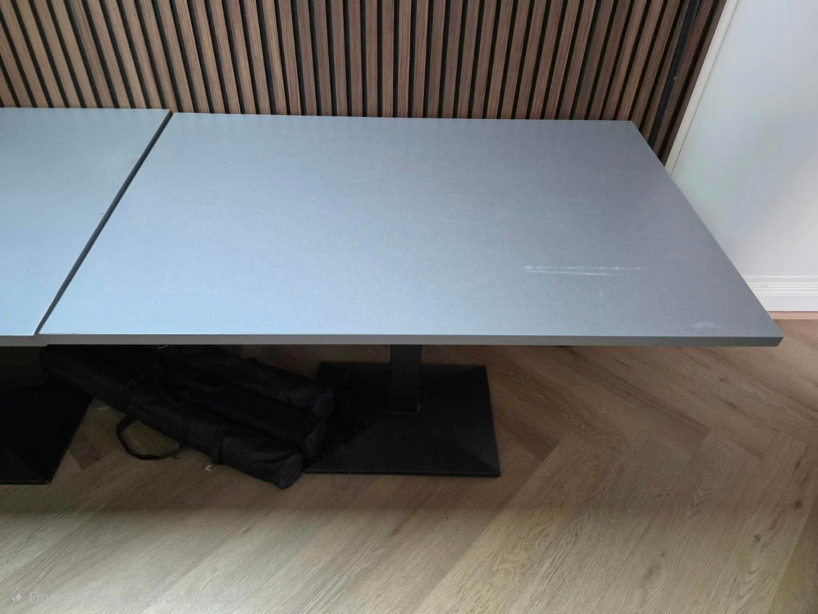 Gratis grijze tafels met zwart onderstel, Ophalen of Verzenden, Gebruikt