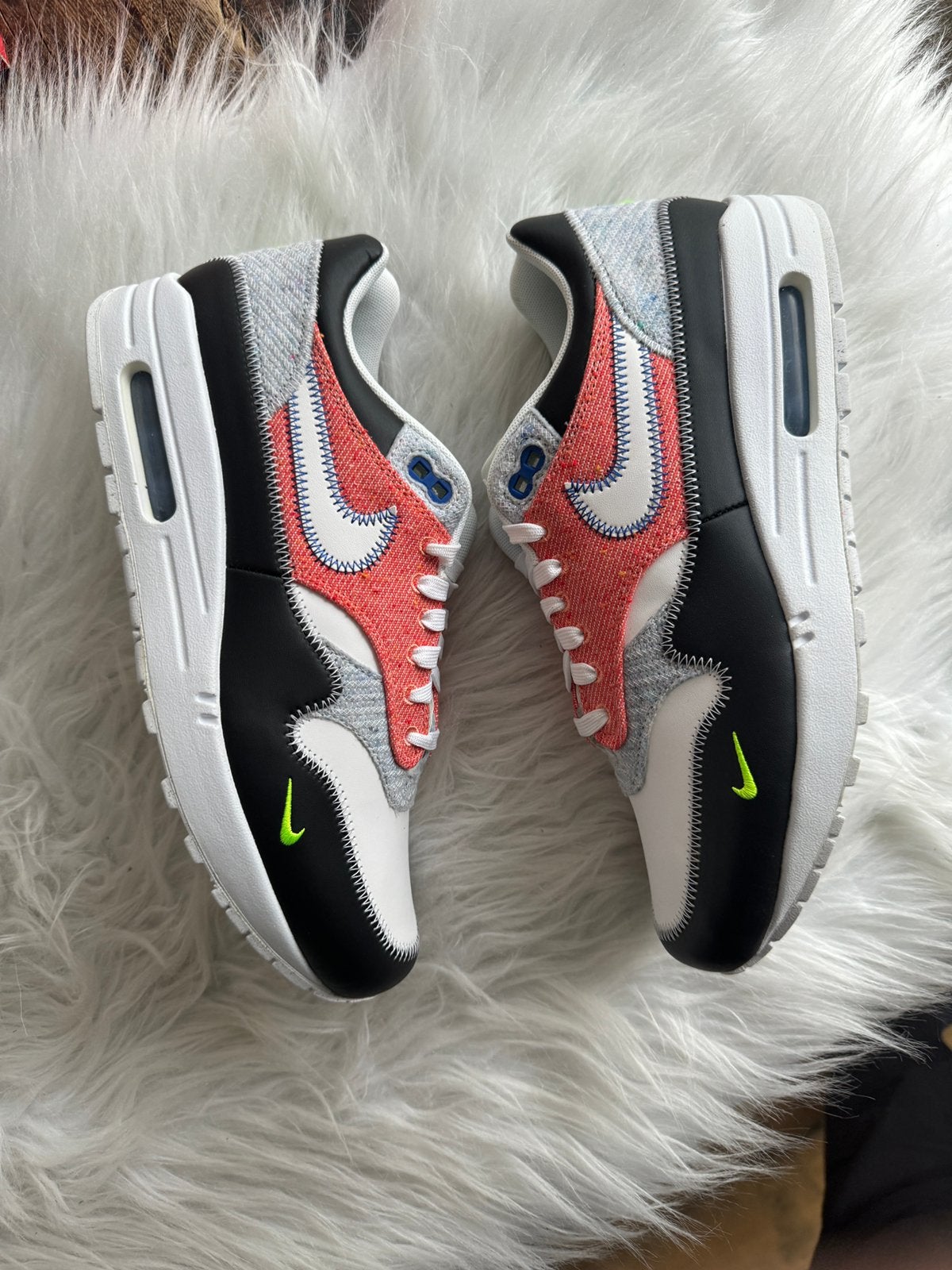 Nieuwe Nike Air Max 1 Recyled maat eu 43 zwart blauw rood, Kleding | Heren, Schoenen, Overige kleuren, Nieuw, Ophalen of Verzenden