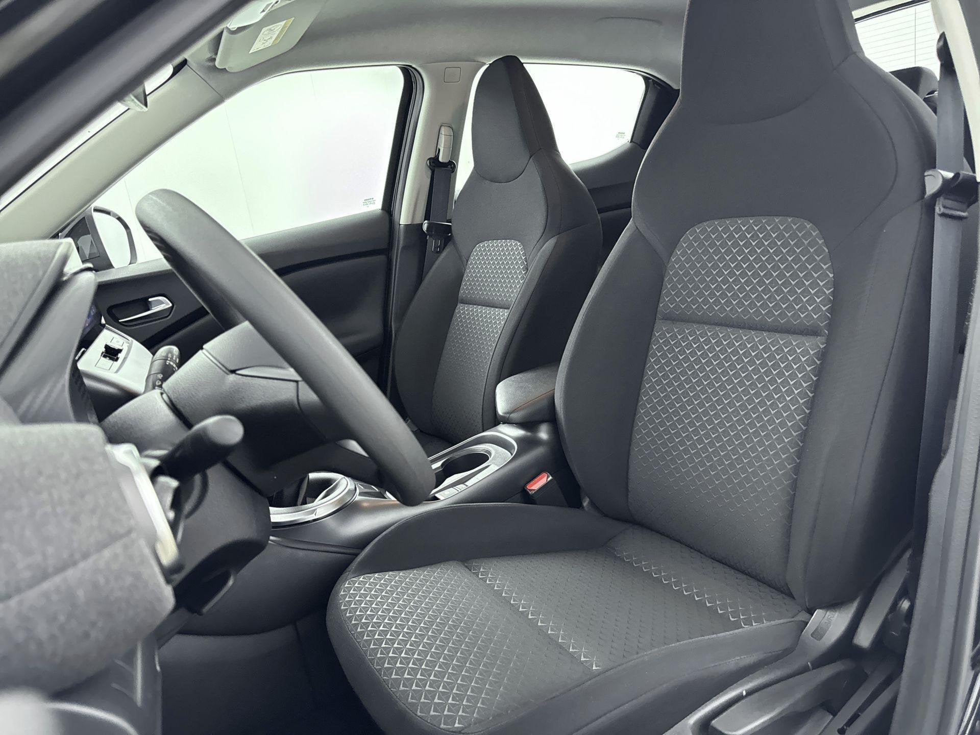 Foto 11 van Nissan Juke 1.0 DIG-T Acenta 114PK | Achteruitrijcamera | Ap