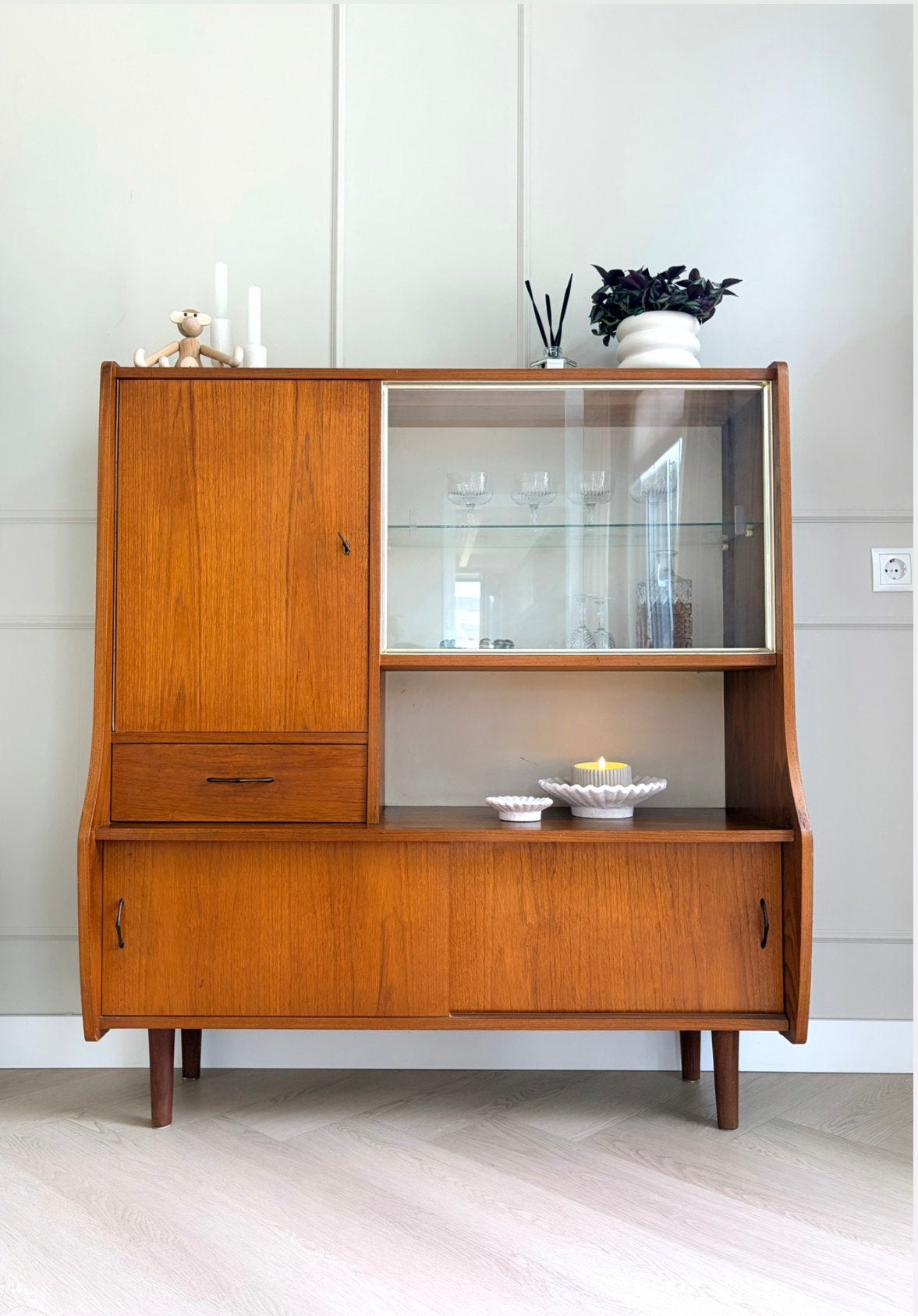 🧡 Vintage dressoir kast highboard teak jaren ‘60 retro, Ophalen, 100 tot 150 cm, Glas, Met deur(en)