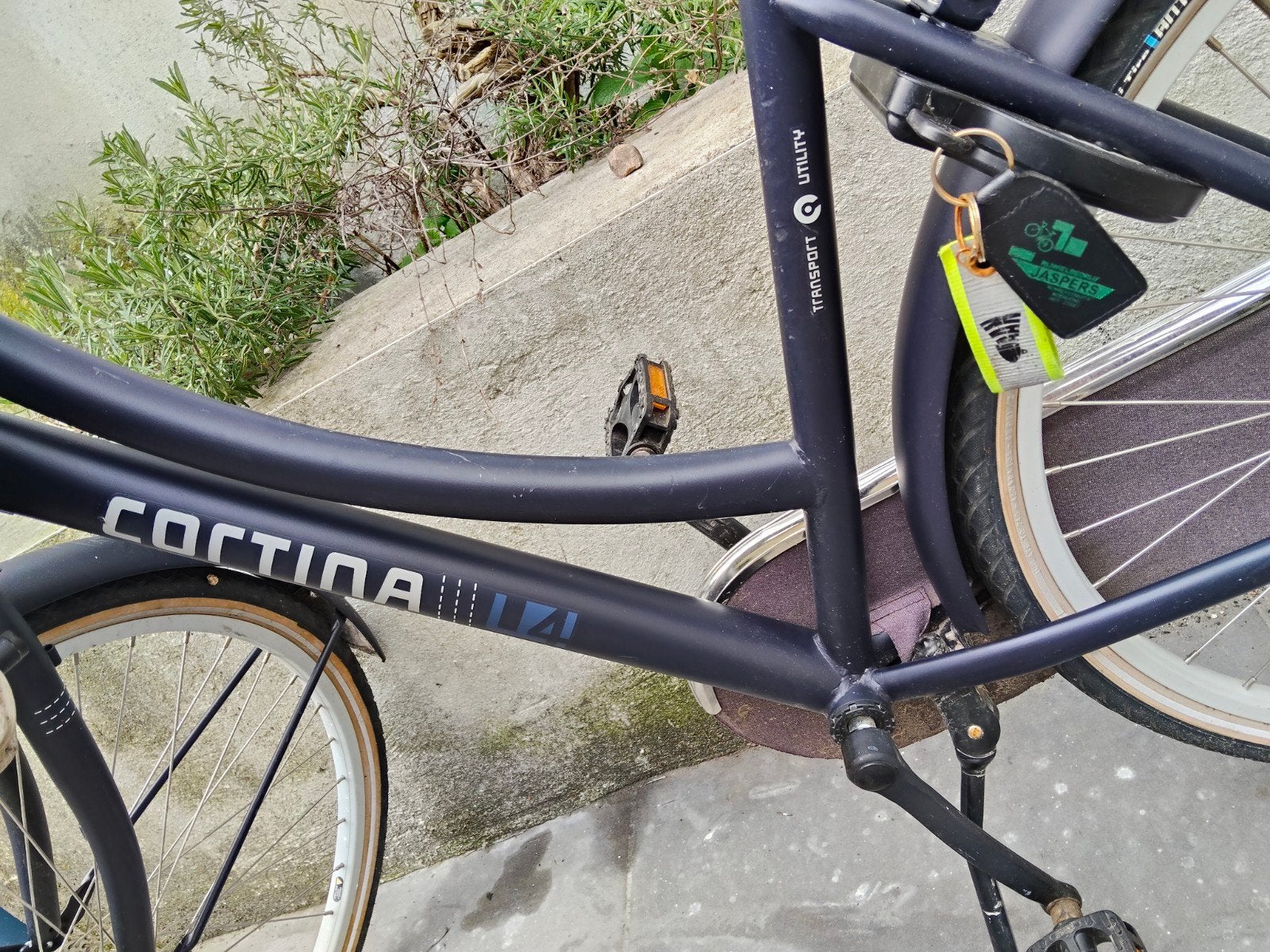 Meisjesfiets Cortina U4 met mand en reservesleutel, Fietsen en Brommers, Ophalen