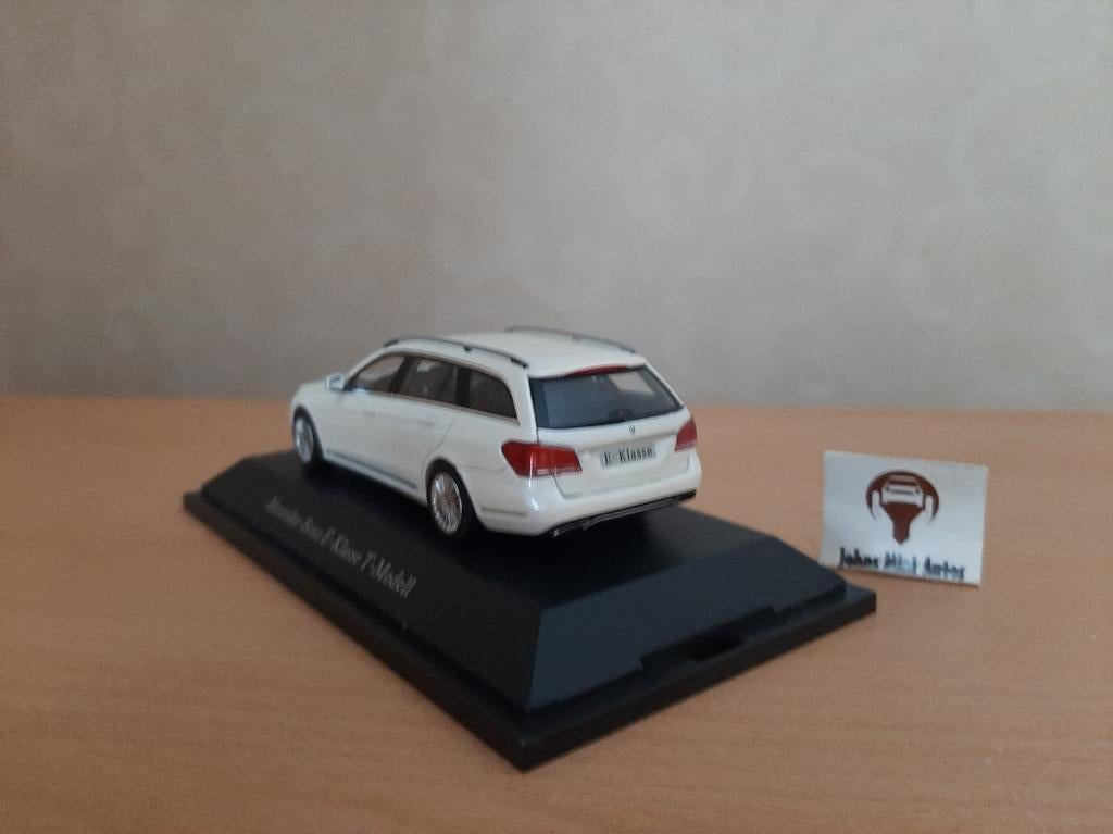 Mercedes Benz E-klasse Estate Diamond White van Kyosho 1:43, Hobby en Vrije tijd, Modelauto's | 1:43, Kyosho, Auto, Nieuw, Ophalen of Verzenden