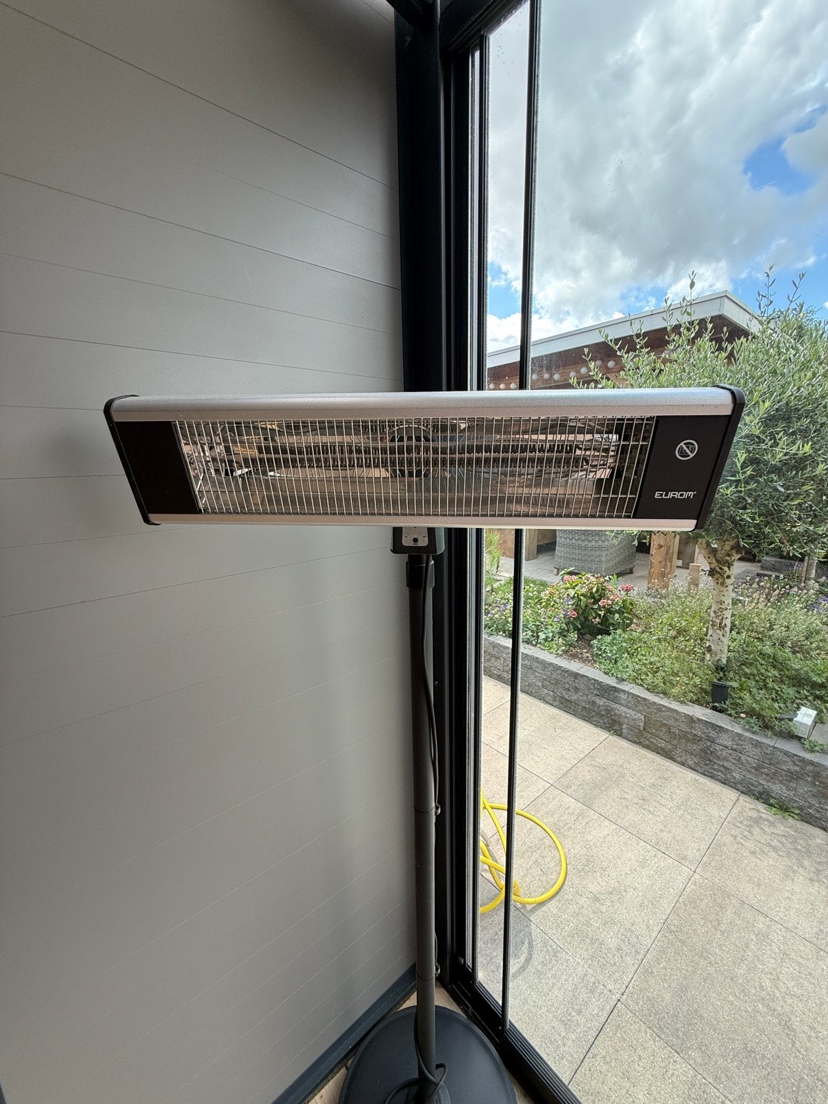 Te koop elektrische terrasverwarmer op statief, Tuin en Terras, Terrasverwarmers, Ophalen, Zo goed als nieuw