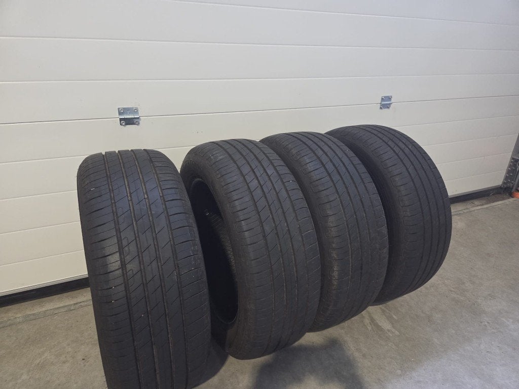 4x Goodyear EfficientGrip Performance 215/55 R17 98W XL, Auto-onderdelen, Banden en Velgen, Ophalen, 17 inch, Band(en), Personenwagen