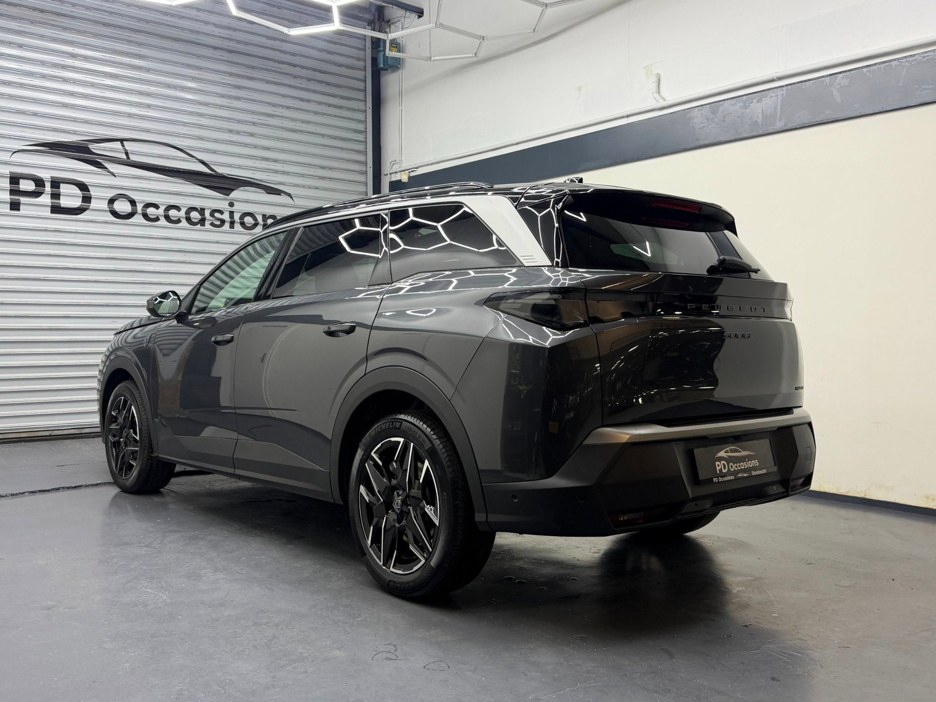 Peugeot 5008 1.2 Hybrid 145 GT Exclusive 7p - Pano - Memory, Auto's, Voorwielaandrijving, 145 pk, Zwart, 1199 cc