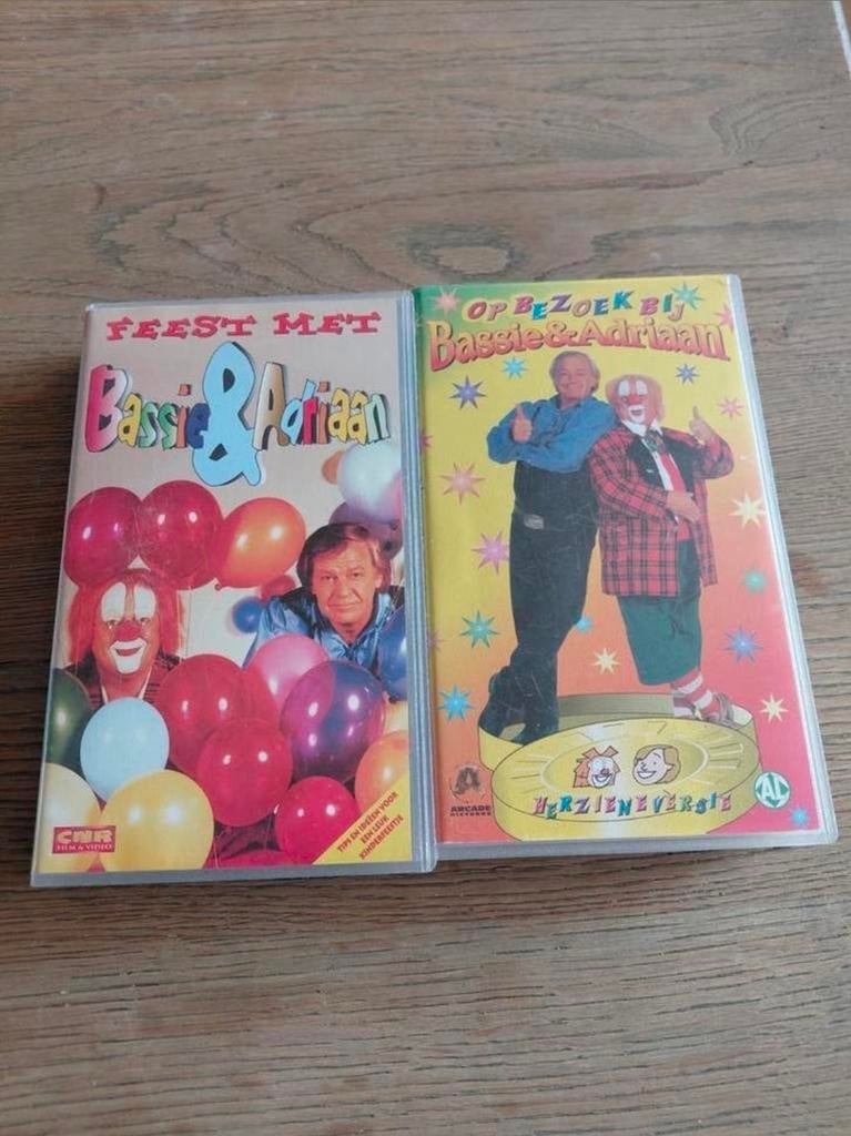 Op Bezoek bij & Feest met Bassie en Adriaan op Videoband., Cd's en Dvd's, VHS | Kinderen en Jeugd, Gebruikt, Alle leeftijden, Kinderprogramma's en -films