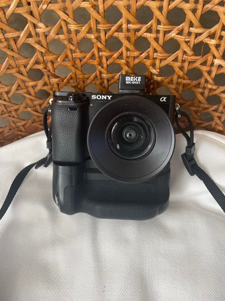 Sony a5000 met batterijhouder, flitser en 16-50mm zoomlens, Gebruikt, Compact, Ophalen of Verzenden, Sony