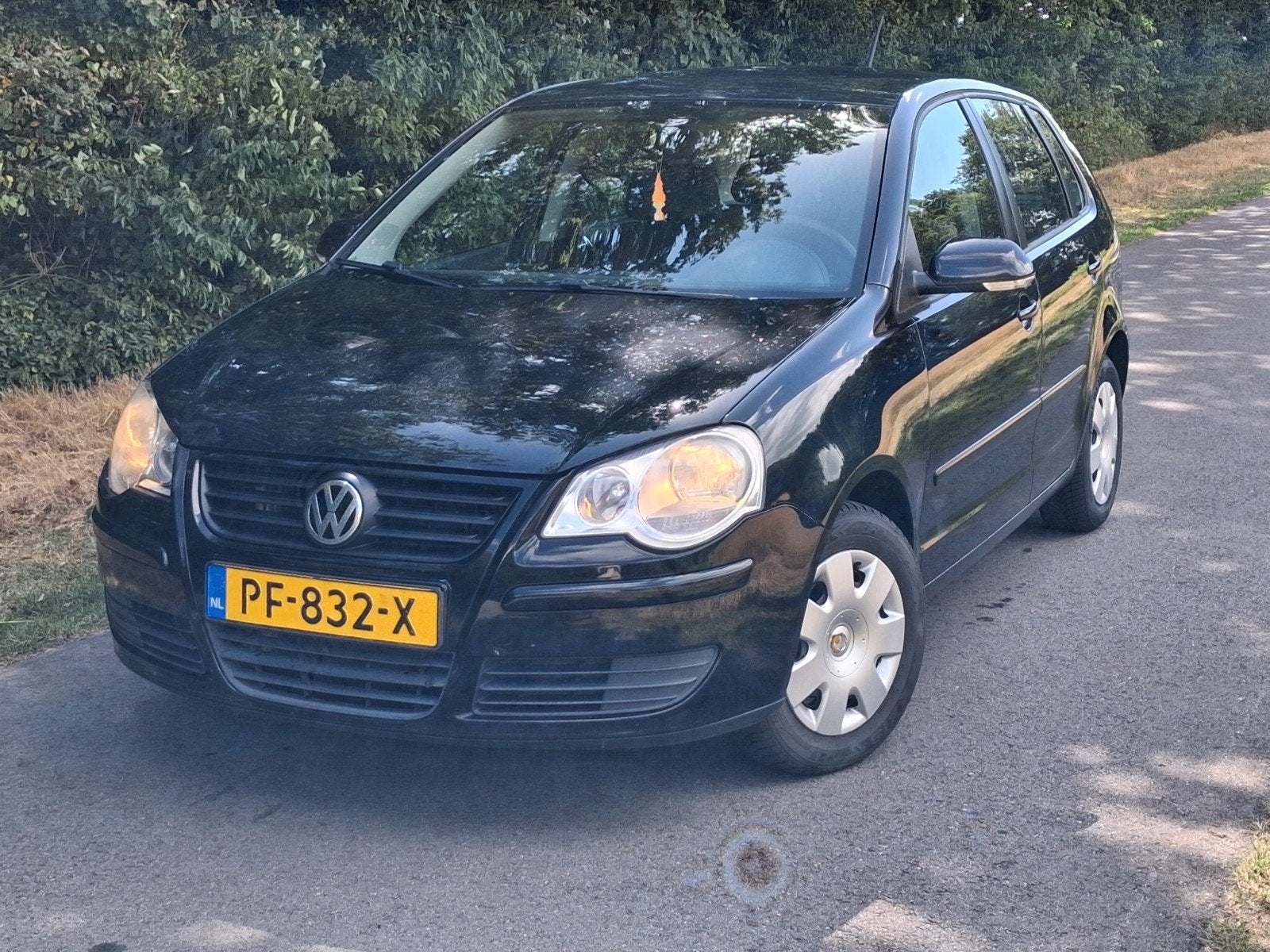 Volkswagen Polo 1.2 12v trendline, Airco+lange apk, Auto's, Volkswagen, Voorwielaandrijving, Stof, 40 €/maand, Zwart