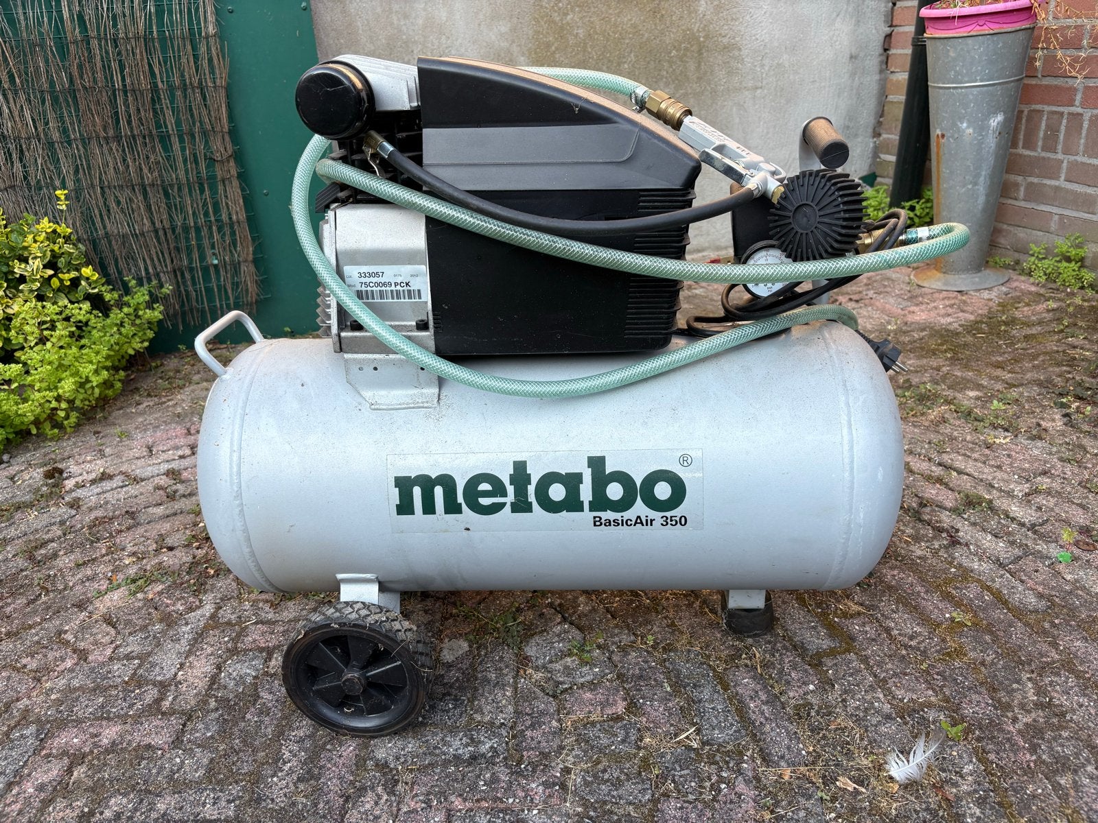 Metabo BasicAir 350 Compressor met accessoires, Doe-het-zelf en Verbouw, Compressors, Ophalen, Gebruikt, 10 bar of meer, 25 tot 100 liter