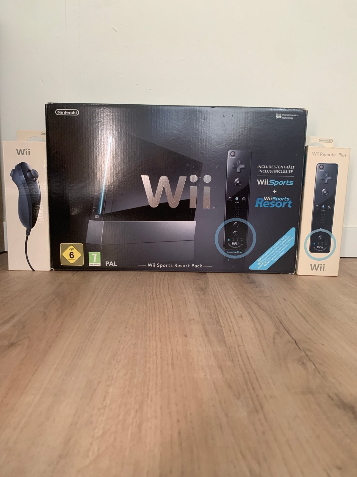 Nintendo Wii Sports Resort Pack Zwart + Extra Controllers, Ophalen, Zo goed als nieuw, Met 2 controllers, Met games