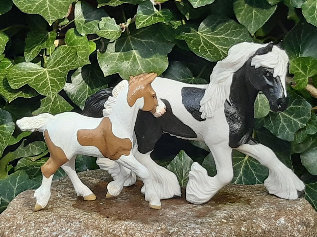 Schleich / Papo tinker/irish gypsy cob merrie + veulen, Ophalen of Verzenden, Zo goed als nieuw, Paard, Beeldje of Figuurtje