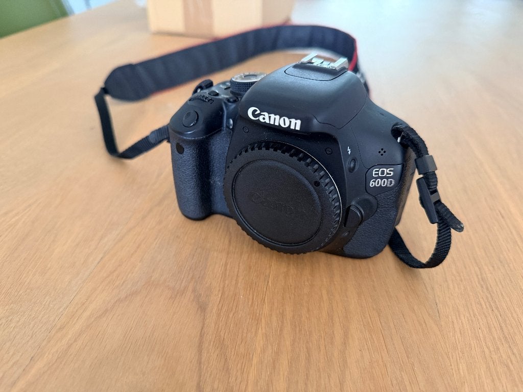 Canon EOS 600D body + doos en accessoires, Spiegelreflex, Canon, Ophalen of Verzenden, Zo goed als nieuw