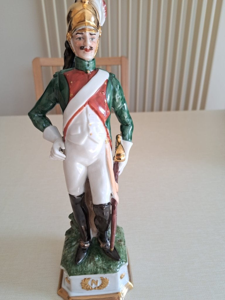Porseleinen beeld van een Napoleontische soldaat, Ophalen