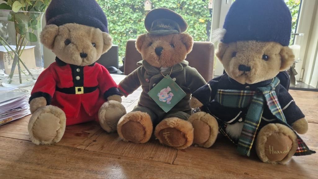 Harrods bears 3x, Verzamelen, Beren en Cherished Teddies, Ophalen of Verzenden, Stoffen beer, Overige merken