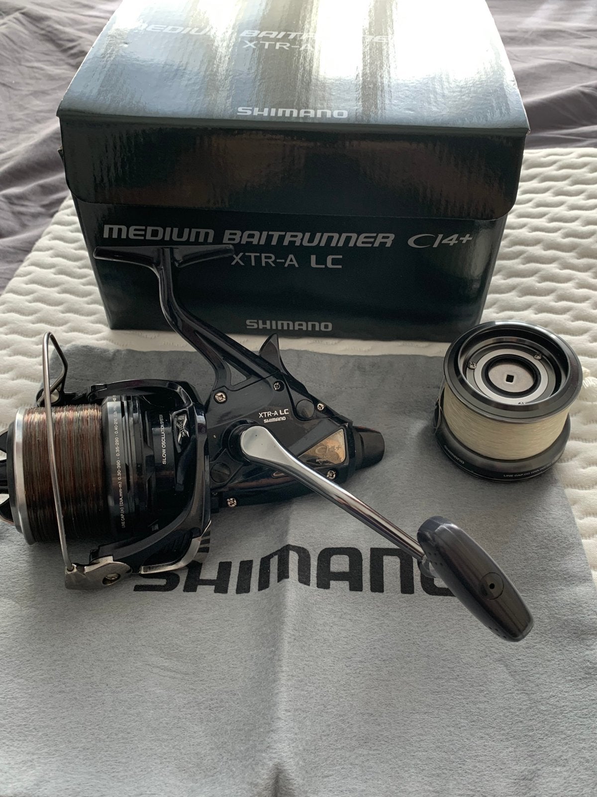 Shimano Medium Baitrunner CI4+ XTR-A LC   .   TWEE MOLENS, Ophalen of Verzenden, Zo goed als nieuw, Molen