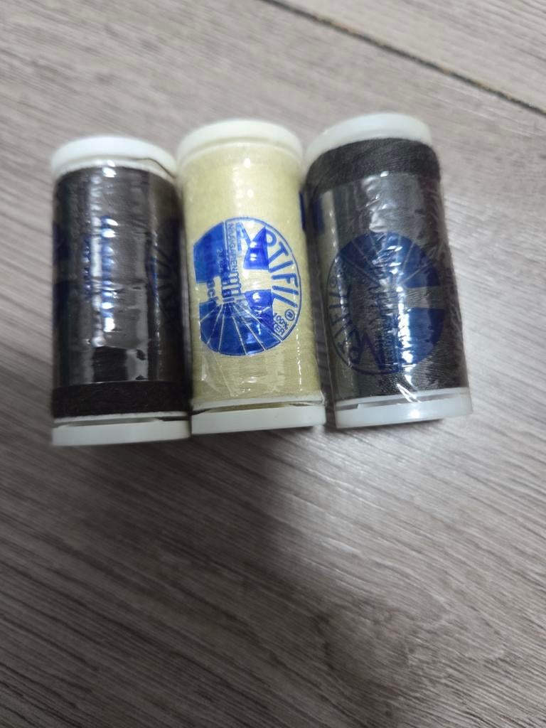 3X Artifil garen 200m polyester naaigaren, Hobby en Vrije tijd, Naaien en Fournituren, Ophalen of Verzenden, Nieuw, Garen of Naald(en)