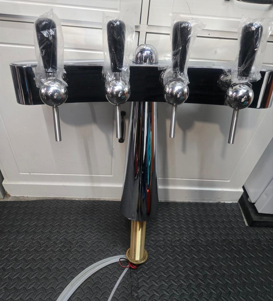 Complete 4-kraans biertap bierzuil in nieuwstaat, Ophalen of Verzenden