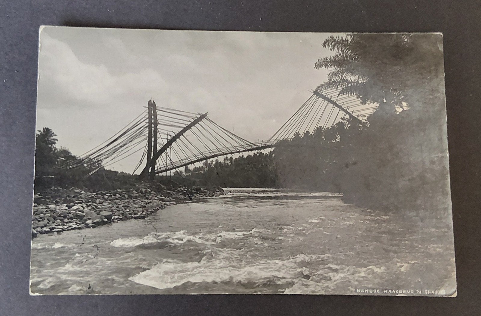 Ansichtkaart bamboebrug over de Serajoe-rivier bij Wonosobo, Verzenden, Voor 1920, Gelopen, Overijssel
