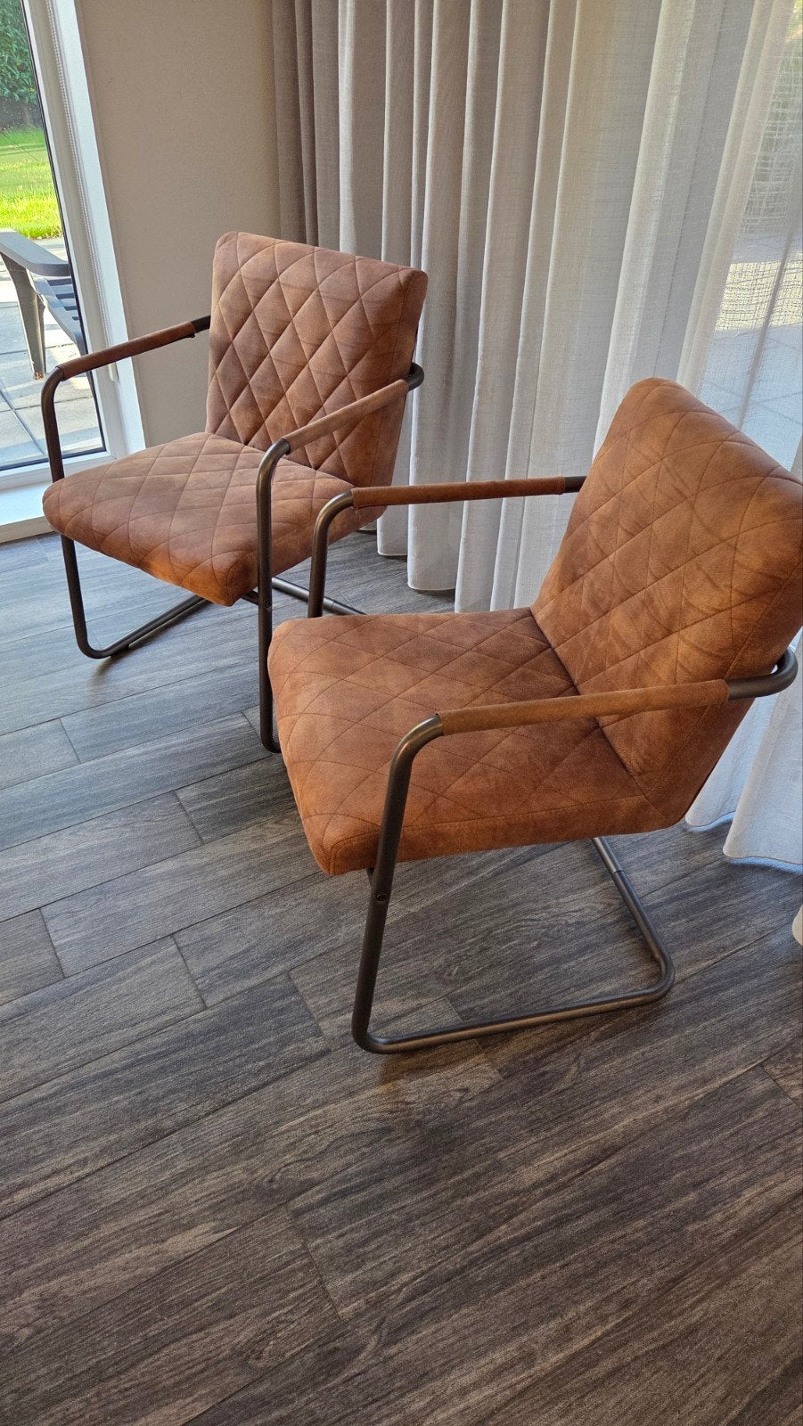 2x Industriële eetkamerstoelen met armleuning - Cognac, Ophalen, Twee, Bruin, Zo goed als nieuw