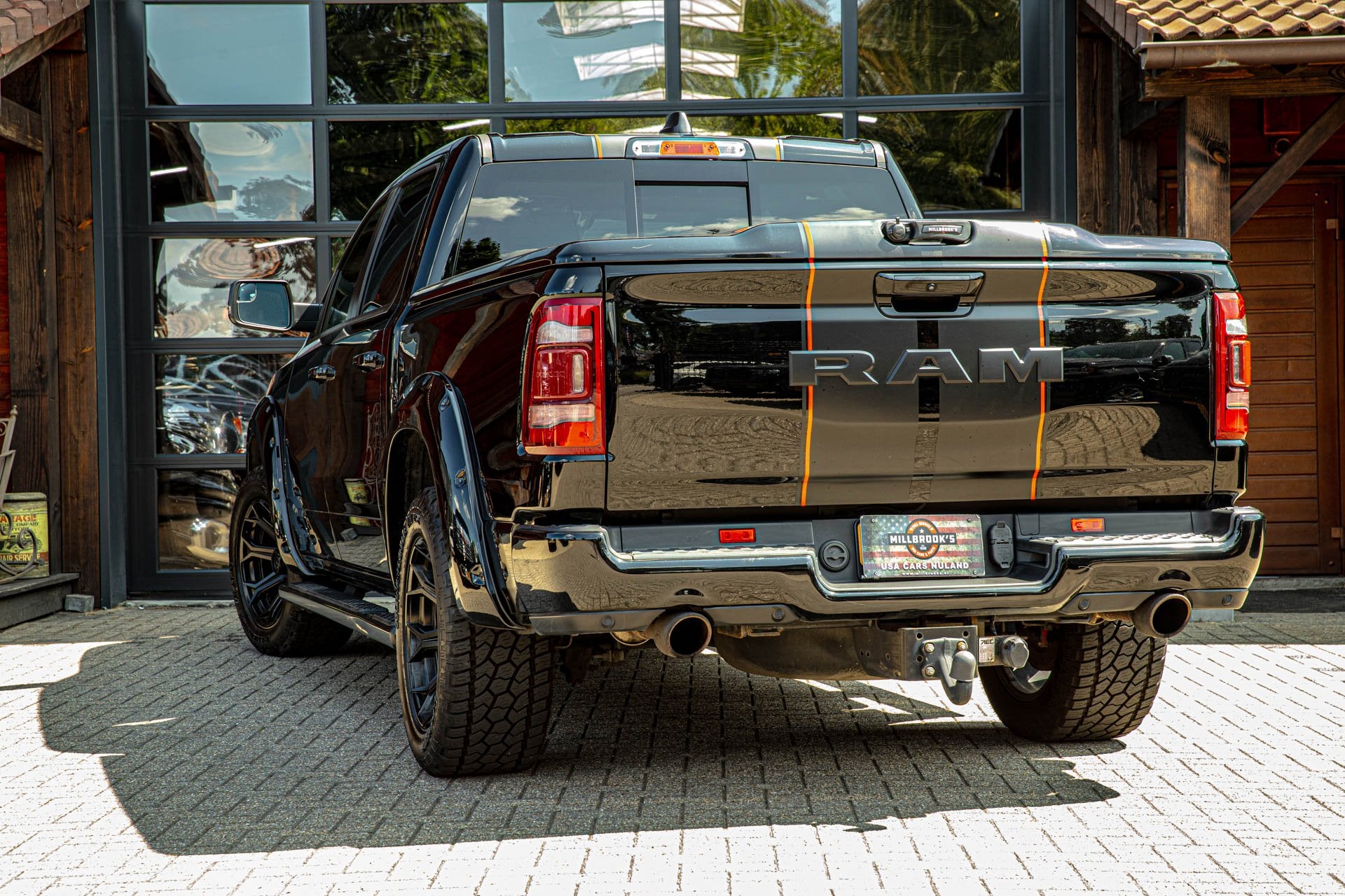 Dodge Ram 1500 5.7 V8 4x4 Crew Cab Laramie 1e eigenaar, Auto's, Automaat, Lichtsensor, Gebruikt, 5654 cc