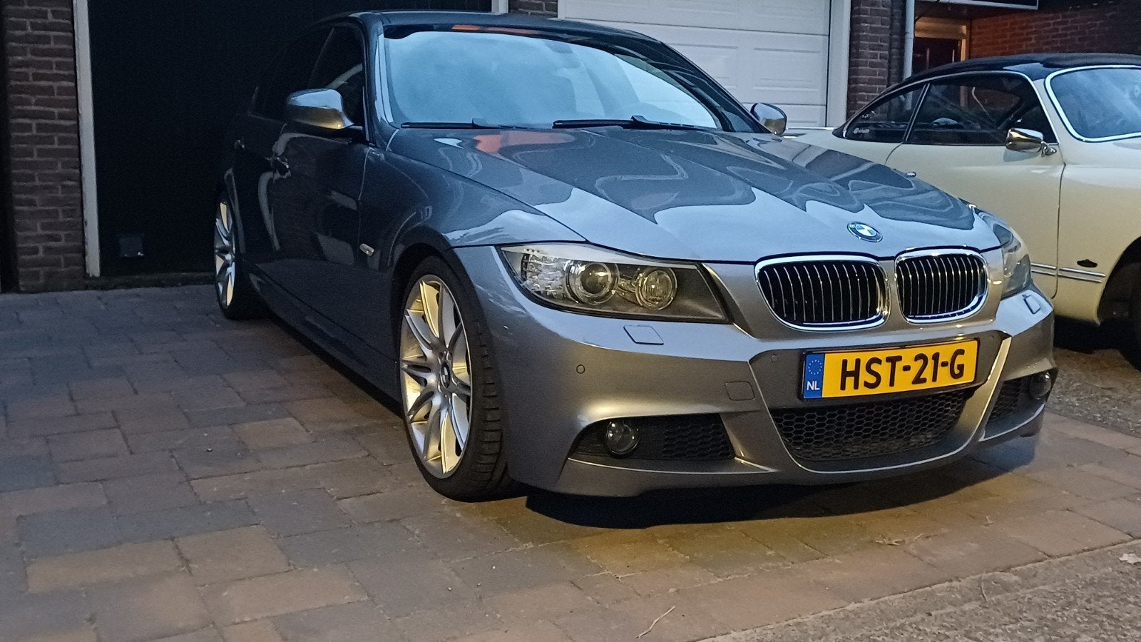 BMW E90 330i M sport sedan lci 2009 space grau, Auto's, Automaat, Achterwielaandrijving, Zwart, Leder