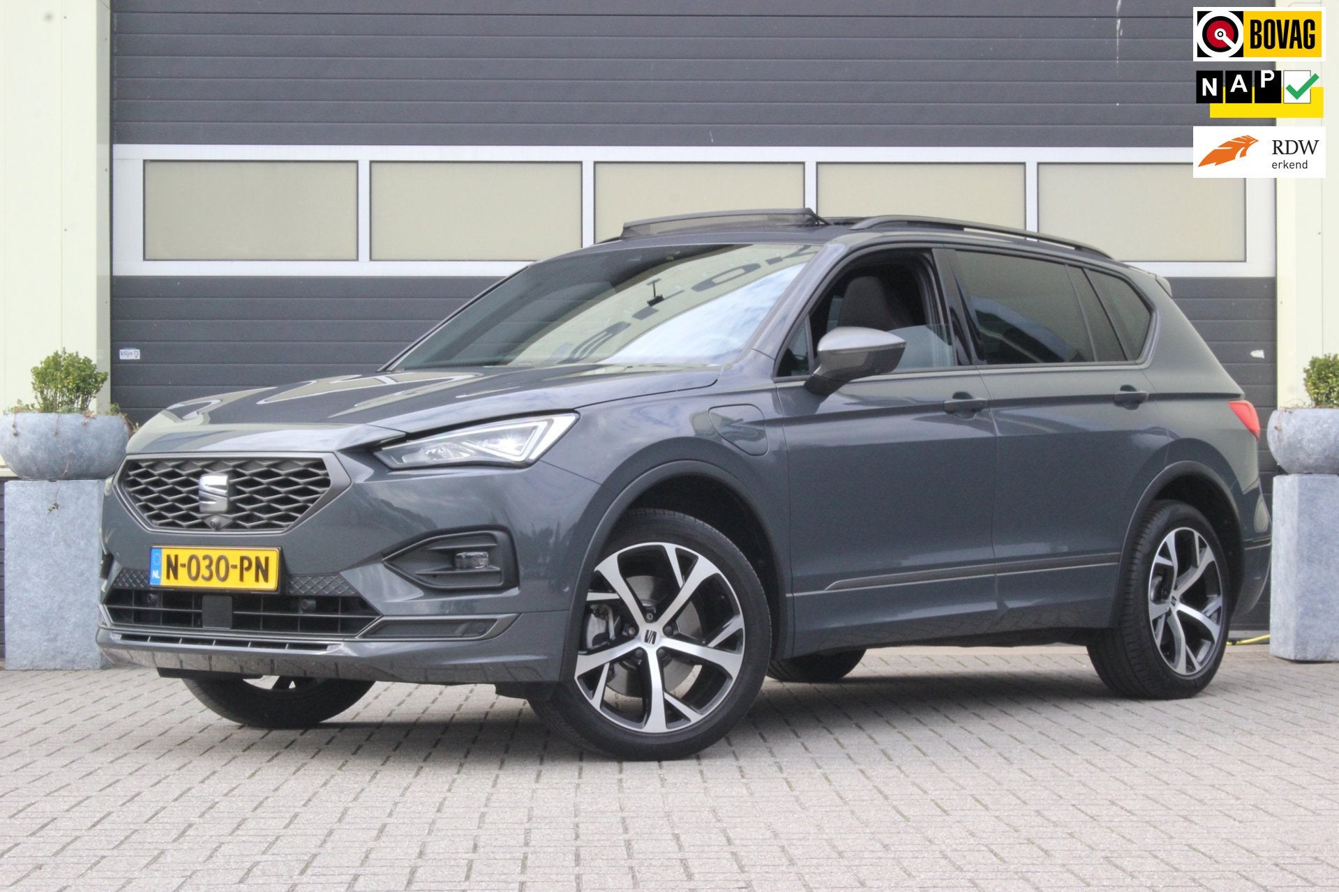 Seat Tarraco 1.4 TSI e-Hybrid PHEV FR Business Intense | Tre, Auto's, Dealer onderhouden, Euro 6, Leder en Stof, Grijs