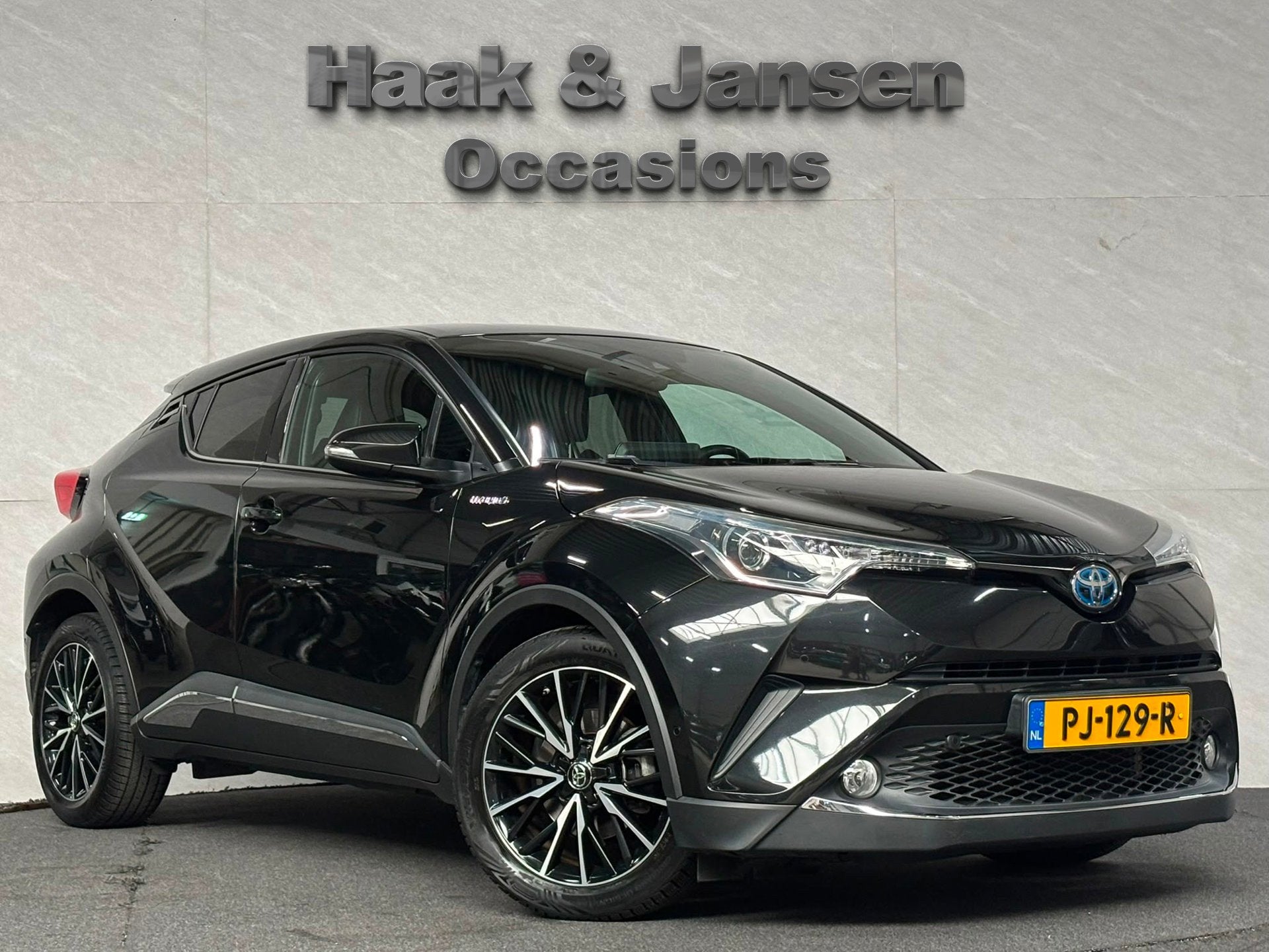 Toyota C-HR 1.8 Hybrid Executive - Acc - Lane - Stoelverwarm, Auto's, Euro 6, 4 cilinders, Leder en Stof, Zwart