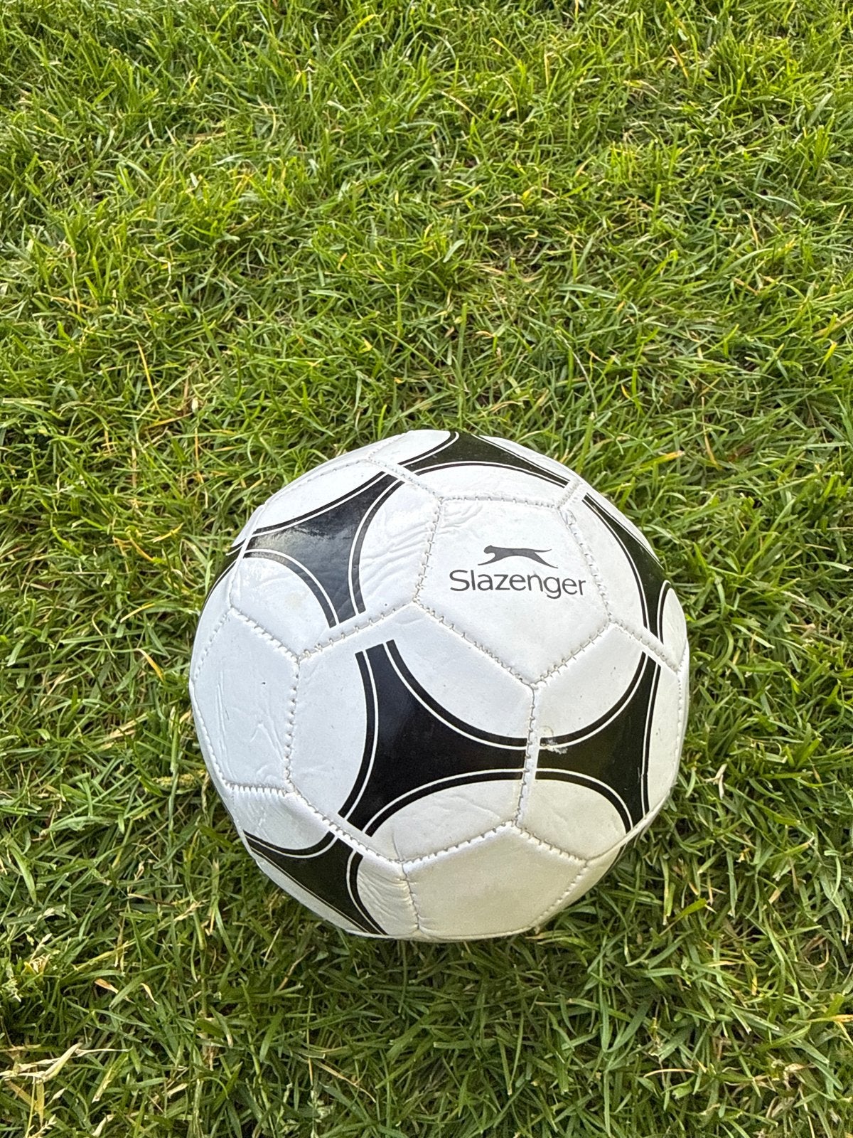 Kleine Slazenger voetbal - Ideaal voor training of spel, Sport en Fitness, Voetbal, Gebruikt, Bal, Ophalen of Verzenden