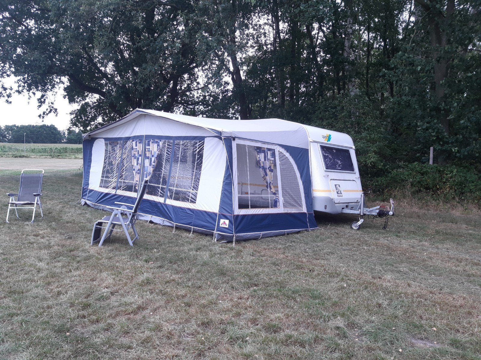 Knaus Sport caravan met Dorema voortent stapelbed voor tent, Caravans en Kamperen, Caravans, Treinzit, Particulier, Knaus, Tot en met 5