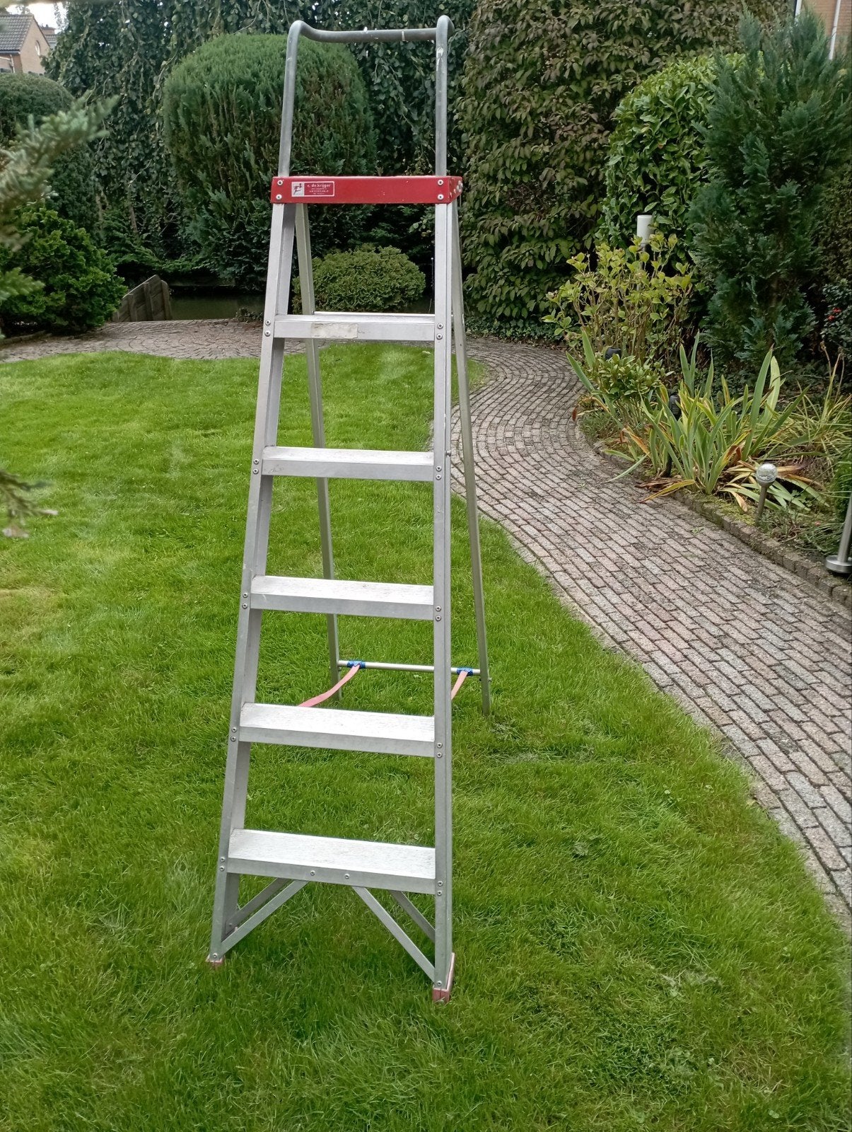 Stevige Altrex aluminium trap, 5 treden met platform., Ophalen of Verzenden, Gebruikt, Minder dan 2 meter