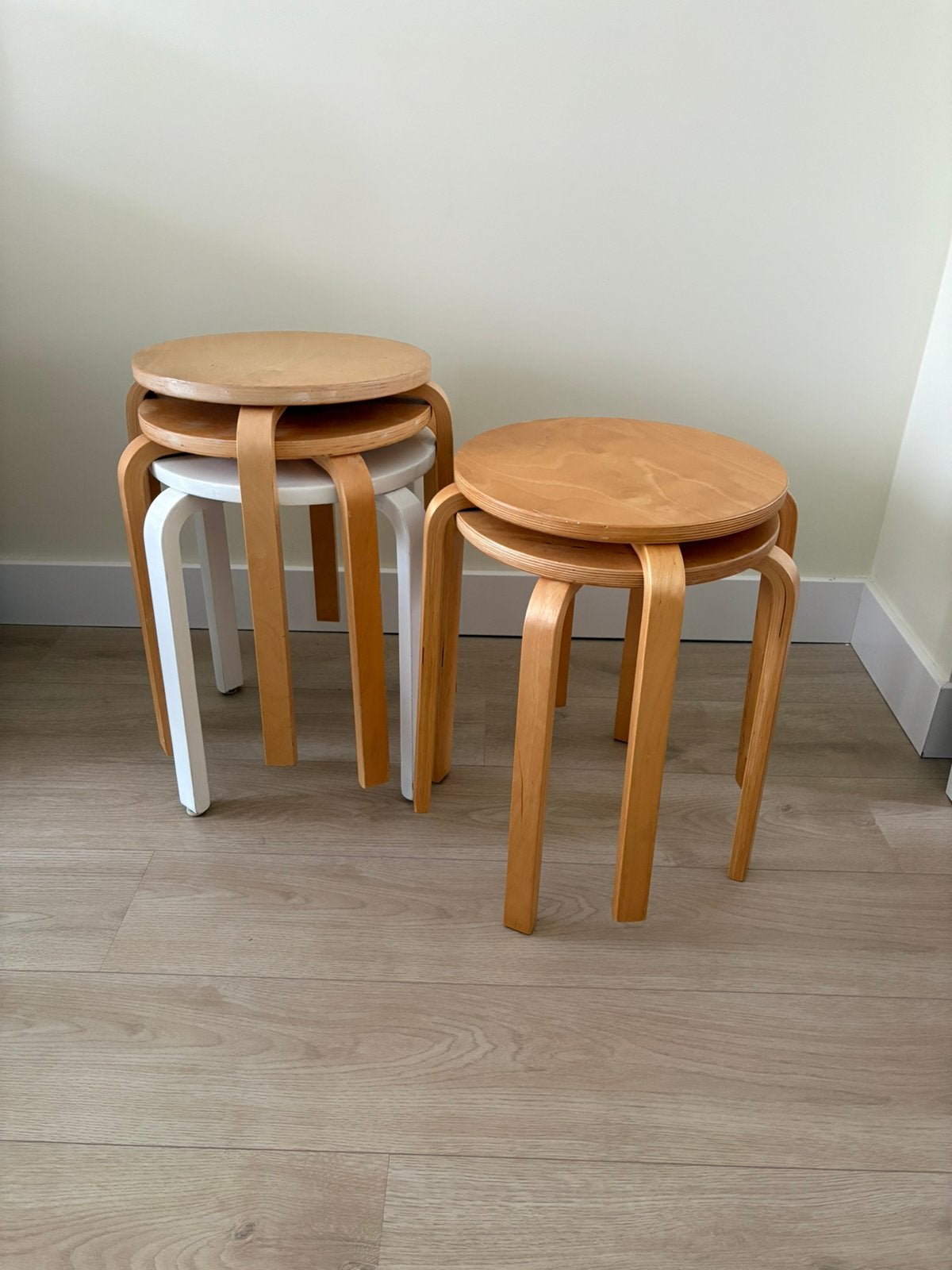 5x IKEA Frosta krukken houten krukjes Alvar Aalto stijl, Huis en Inrichting, Krukjes, Ophalen of Verzenden, Gebruikt, Hout