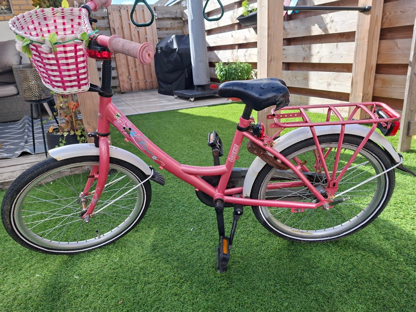 Roze kinderfiets met mandje en bagagedrager, Fietsen en Brommers, Ophalen, Gebruikt, Onbekend, Terugtraprem