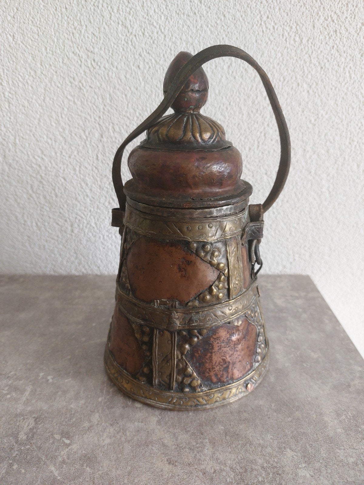 TIBET/NEPALESE YAKBOTERPOT, Antiek en Kunst, Tibet, Overige typen, 23 cm, Meerkleurig