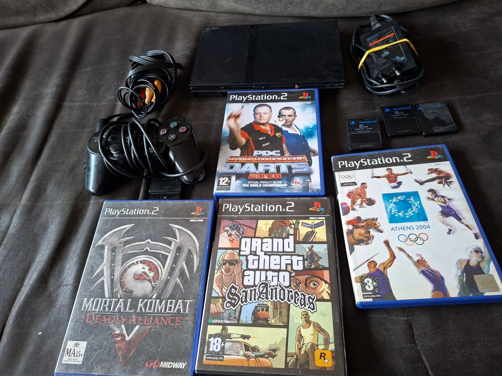 ps2 in prima staat met 4 games en 3 memorycards, 1 speler, Ophalen of Verzenden, Zo goed als nieuw, Vanaf 3 jaar