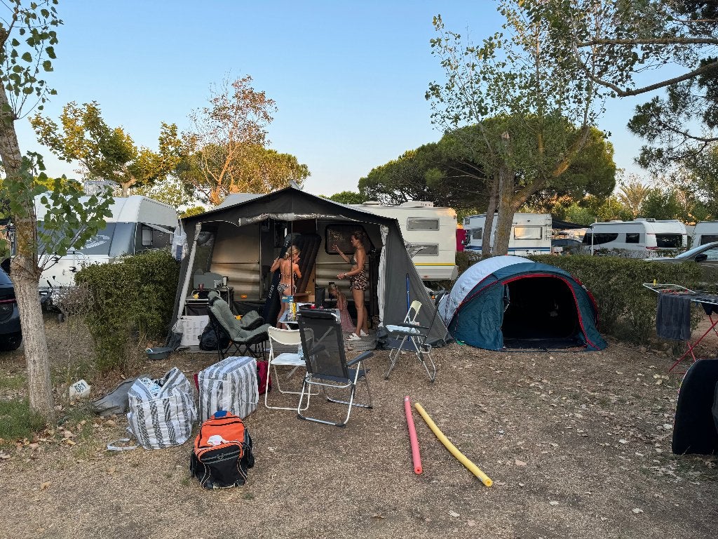 Caravan in Spanje te koop, Treinzit, Particulier, 500 - 750 kg, Omvormbare zithoek
