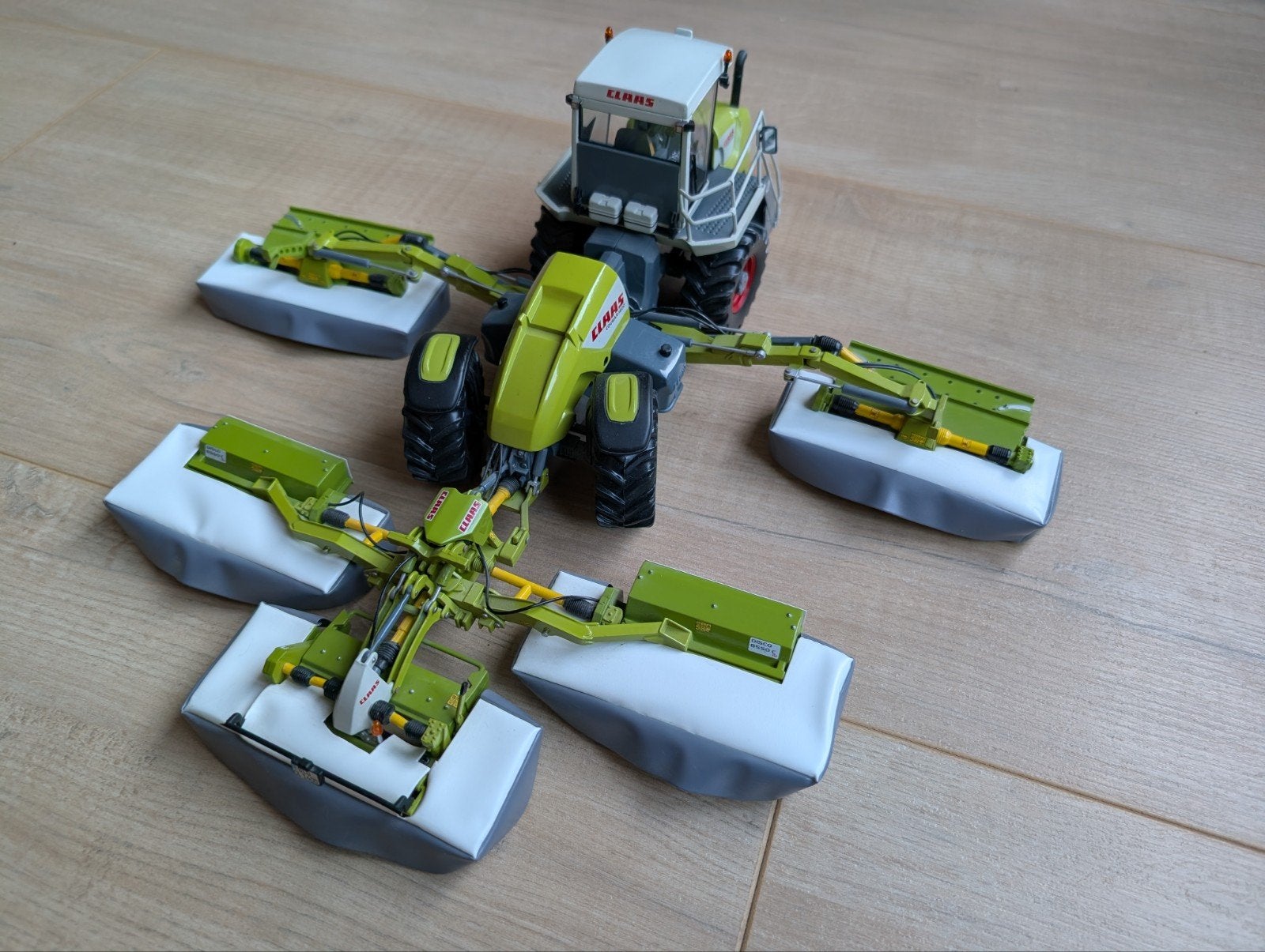 Claas Cougar 1400 UH Universal Hobbies 1:32, Hobby en Vrije tijd, Ophalen of Verzenden, Zo goed als nieuw, Tractor of Landbouw