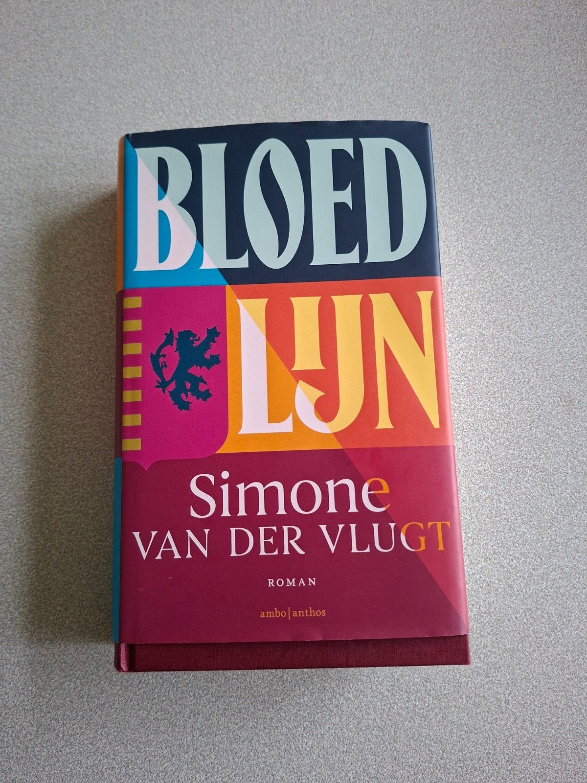 Simone van der Vlugt - Bloedlijn, Boeken, Historische romans, Ophalen of Verzenden, Zo goed als nieuw, Simone van der Vlugt