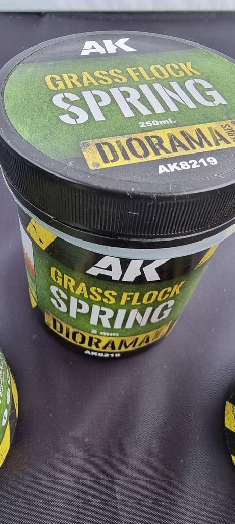 AK Interactive Grass Flock Spring 2mm Diorama AK8219, Hobby en Vrije tijd, Modelbouw | Overige, Nieuw, Ophalen of Verzenden