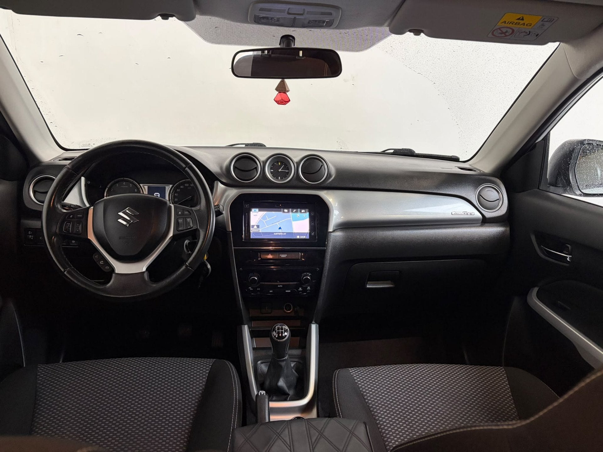 Suzuki Vitara 1.6 Exclusive Allgrip (bj 2015), Auto's, Euro 6, 4 cilinders, 400 kg, Wit