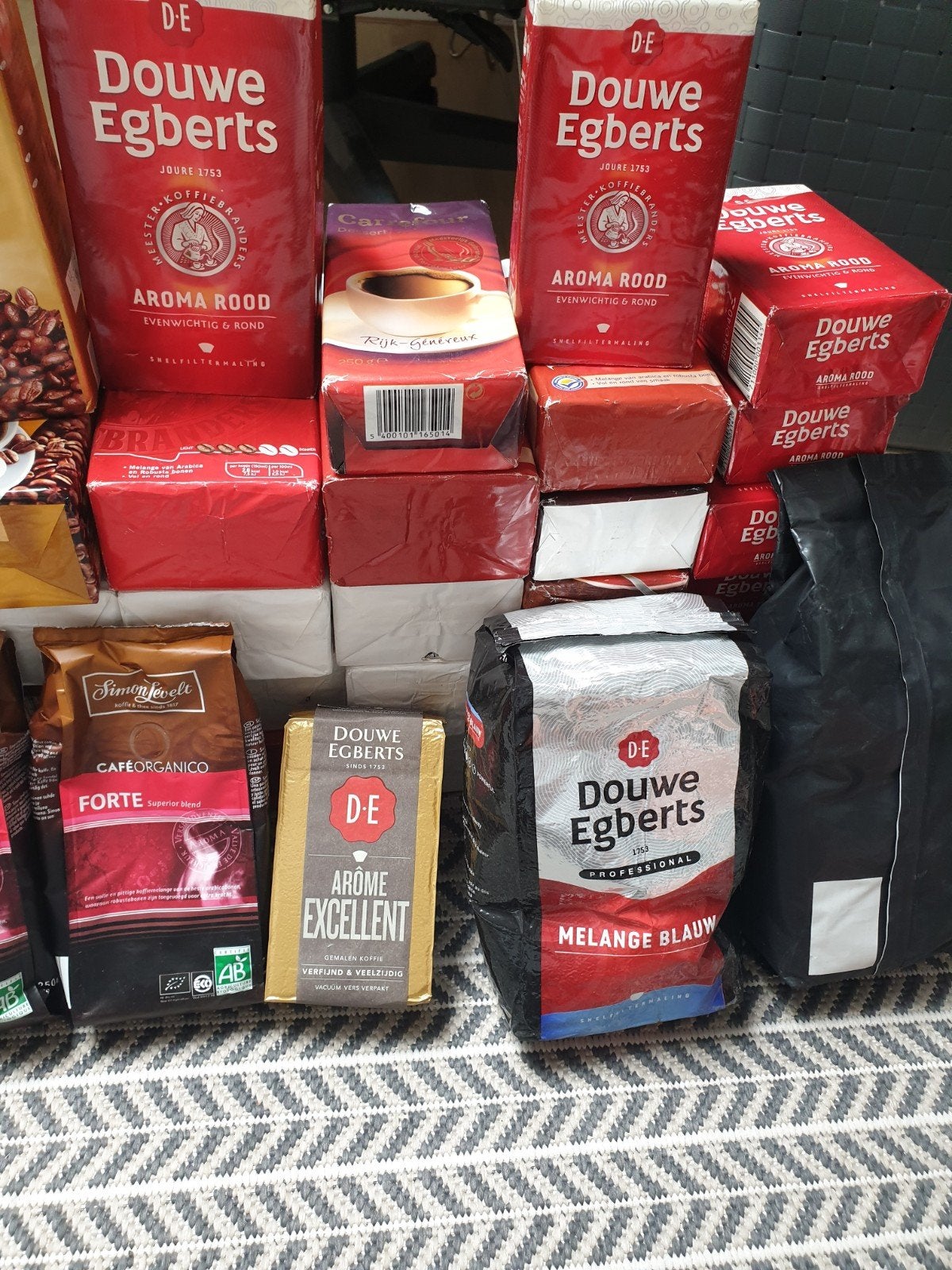 43 stuks koffie diverse Douwe Egberts en andere mer, Diversen, Levensmiddelen, Ophalen of Verzenden