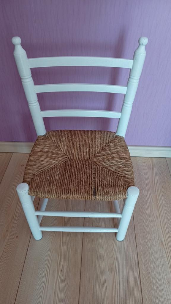 Kinderstoeltje  hout wit geverfd rieten zitting, Kinderen en Baby's, Kinderkamer | Tafels en Stoelen, Ophalen of Verzenden, Gebruikt