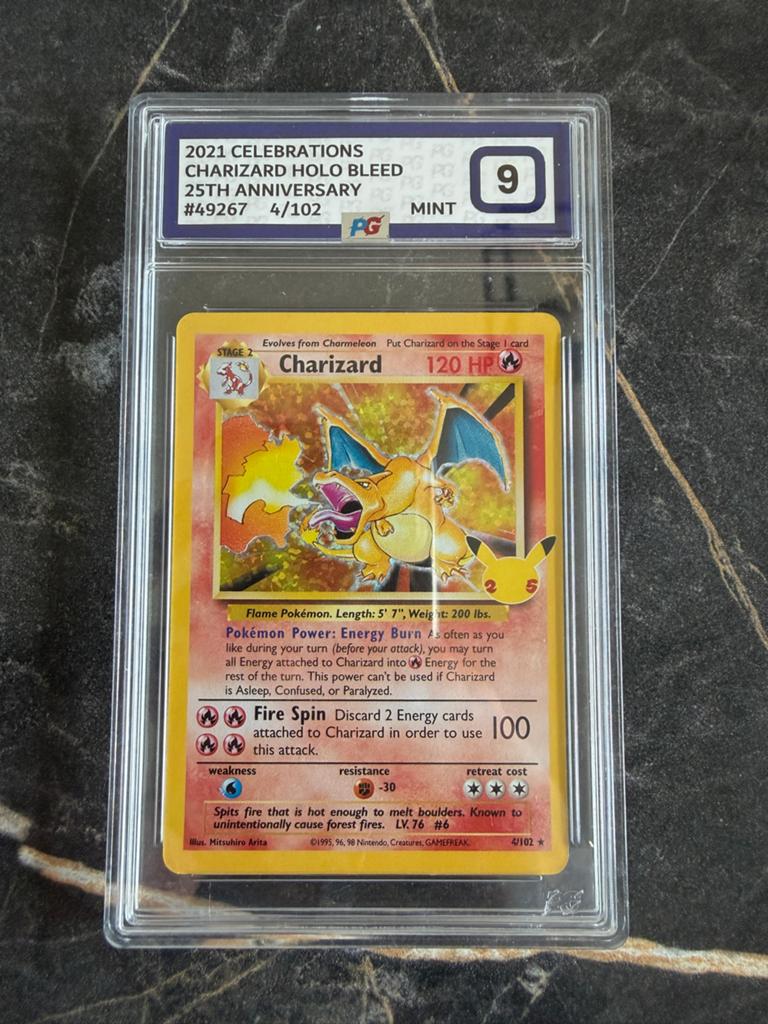 Charizard 4/102 Celebrations, Hobby en Vrije tijd, Verzenden, Zo goed als nieuw